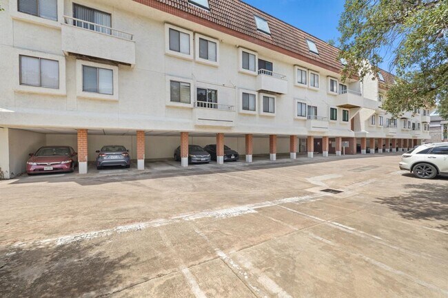 Building Photo - 3115 Helms St