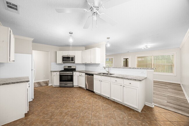 Building Photo - 11843 Sunny Stream Dr