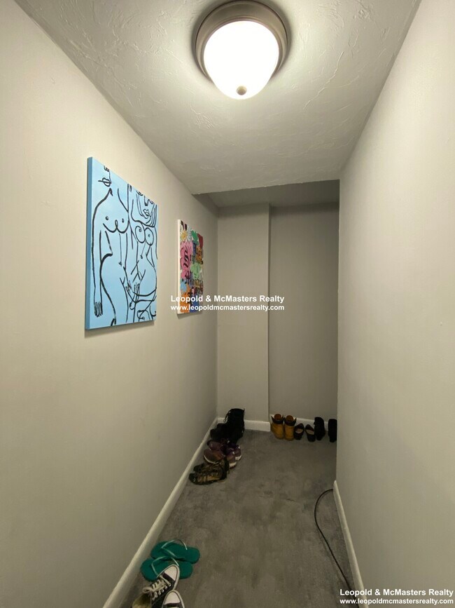 Building Photo - 181 Thorndike St