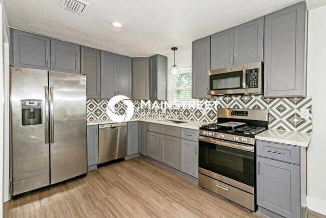 Building Photo - 3 Bedroom Pet-Friendly Home in Houston, TX with Main Street Renewal