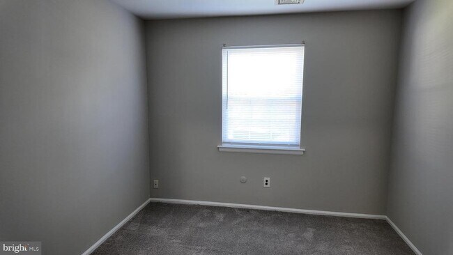 Building Photo - 2166 Birch Dr