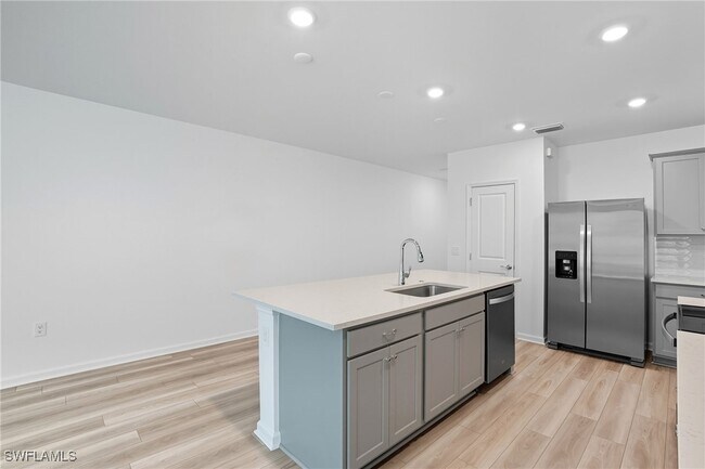 Building Photo - 27883 Radiant Ct