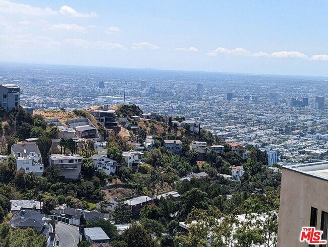 Building Photo - 1874 Sunset Plaza Dr