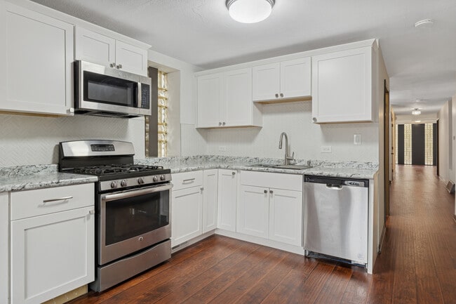 Building Photo - 3045 W Eastwood Ave