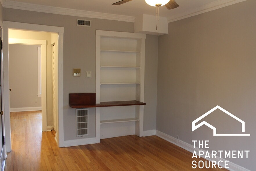 Building Photo - 3005 N Racine Ave