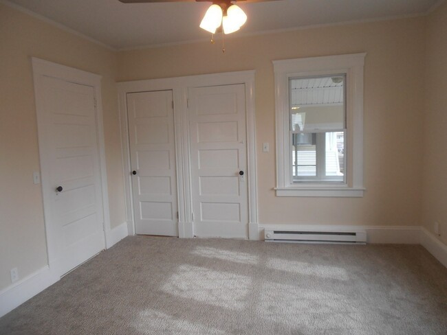 Building Photo - 13 King St