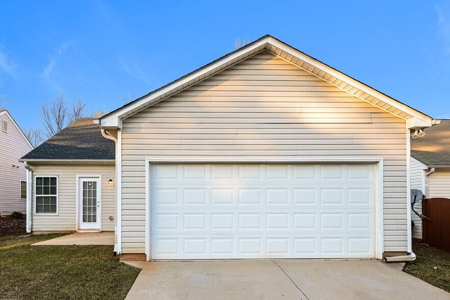 Building Photo - 1281 Winwood Dr