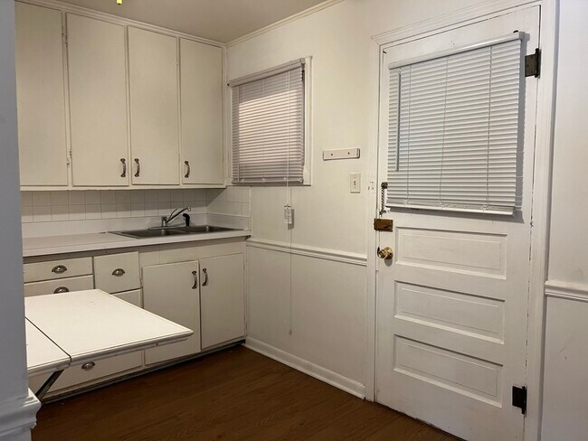 Building Photo - 10 E Jefferson Ave