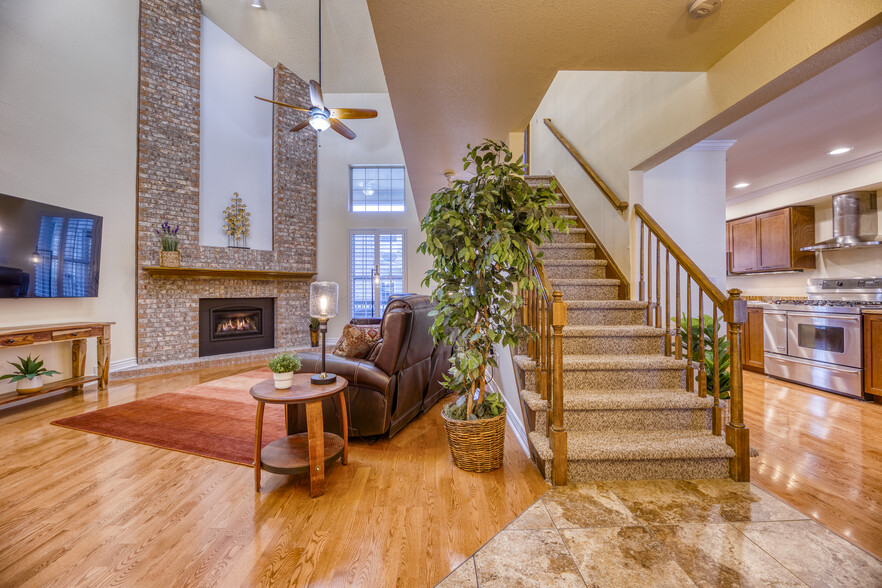 Living Room - 1518 E Nichols Cir