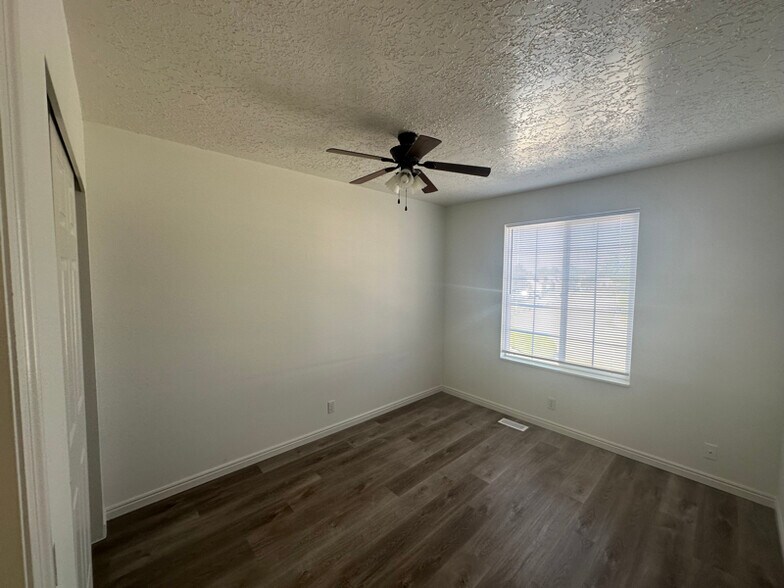 Building Photo - 1482 N 160 W