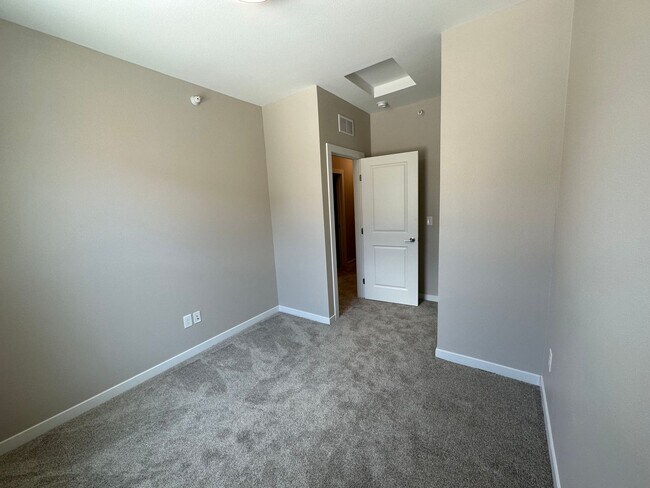 Building Photo - 1112 12th St N