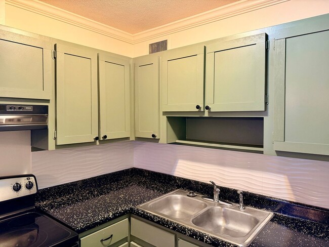 Building Photo - 3828 Country Club Rd