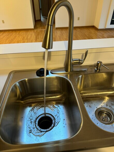 Building Photo - 716 Hilltop Ln