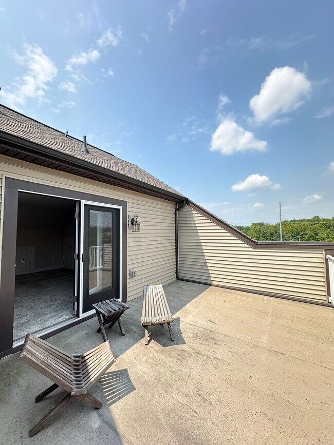 Building Photo - 131 Albany Pl