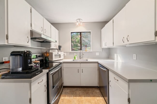 Building Photo - 21 Heritage Vlg