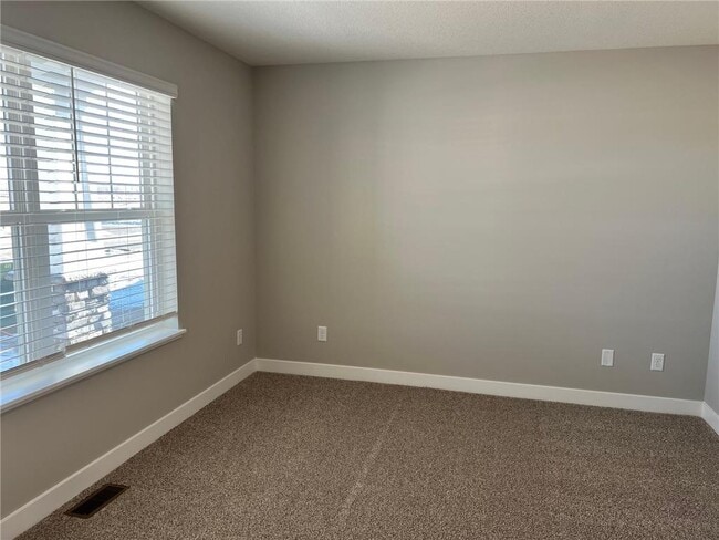 Building Photo - 17373 Dulles Ln