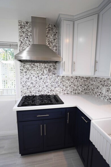 Building Photo - 1025 S Sherbourne Dr