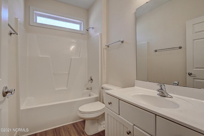 Building Photo - 1302 Suncrest Way