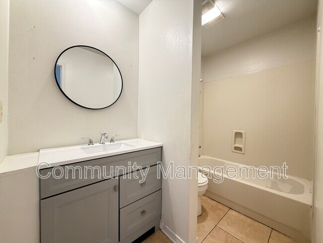 Building Photo - 3417 King Bradford Dr