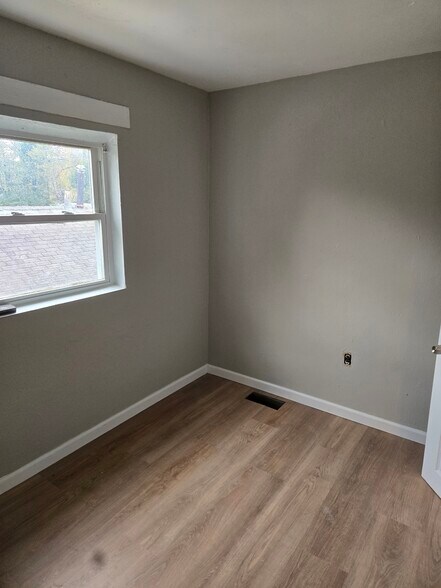 Building Photo - 709 Dale St