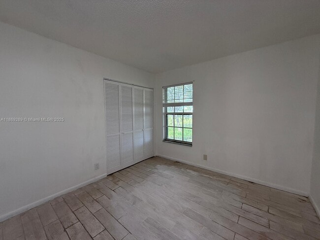 Building Photo - 1592 NW 7th Terrace