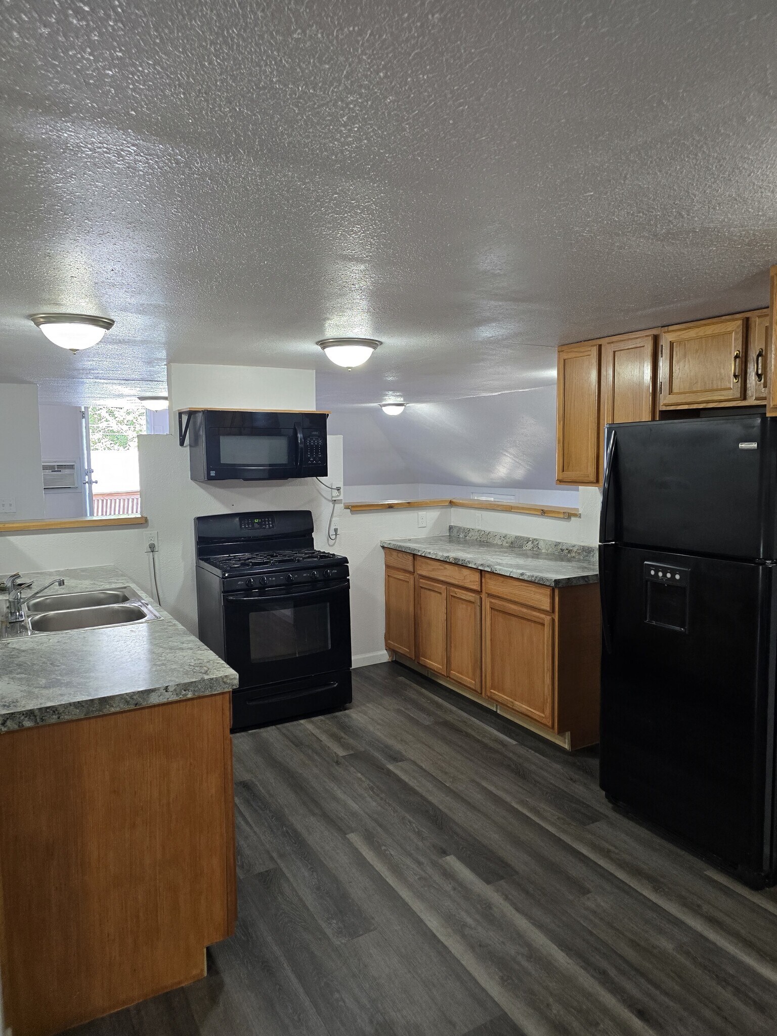 Kitchen - 2720 Cheyenne Ave
