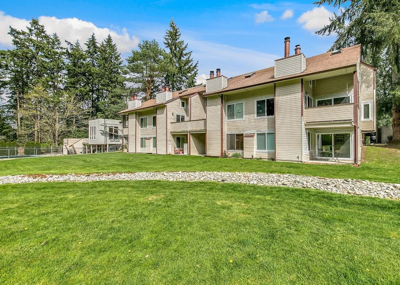 Building Photo - Remodeled Condo Near Microsoft