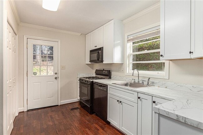 Building Photo - 1234 Citadel Dr NE