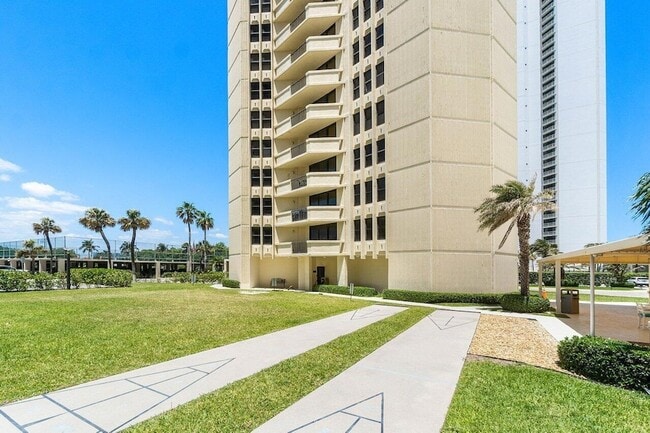 Building Photo - 2800 N Ocean Dr