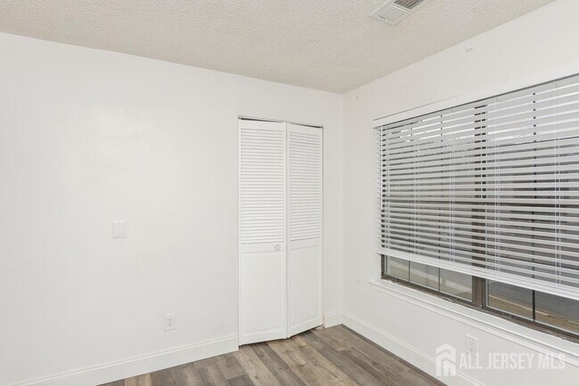 Building Photo - 208 Sunshine Ct