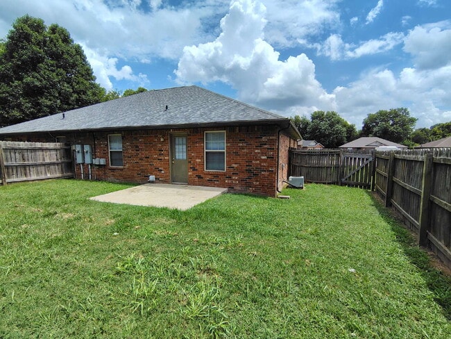 Building Photo - 1700 Joshua Pl