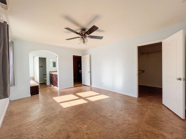 Building Photo - A Beautiful 2 Bedroom Home with Office and 2 Bonus Room