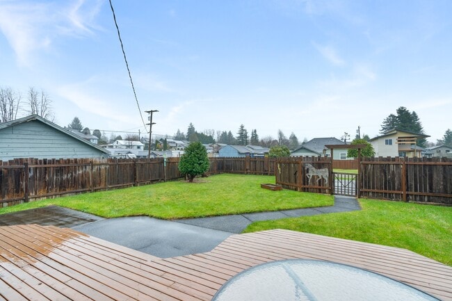 Building Photo - 208 S Chehalis St