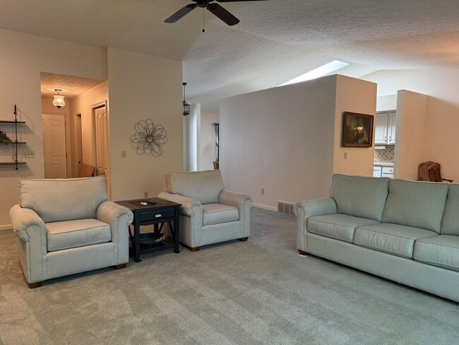 Building Photo - 596 Forest Creek Dr