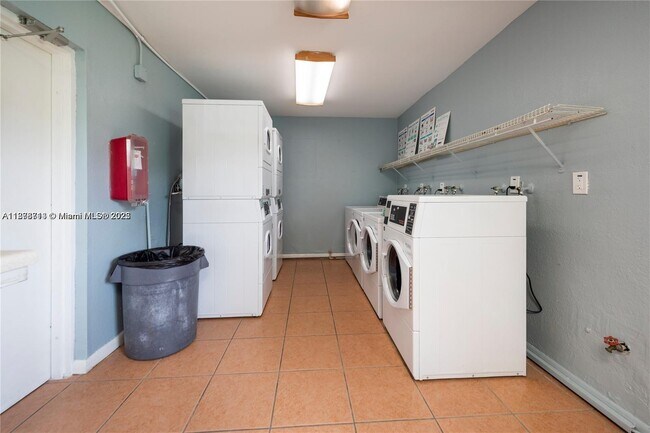 Building Photo - 455 S Pine Island Rd