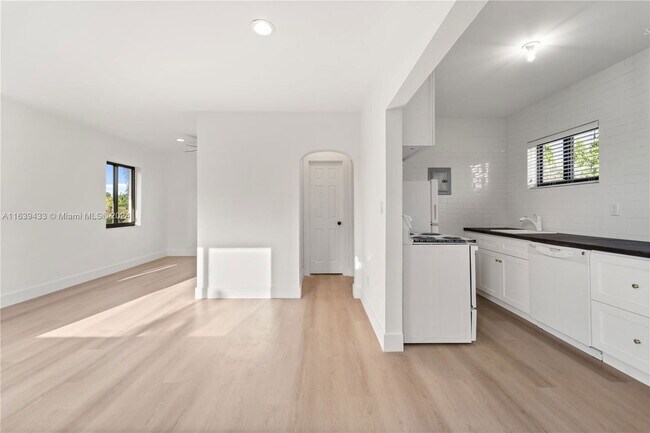 Primary Photo - 355 NE 107th St
