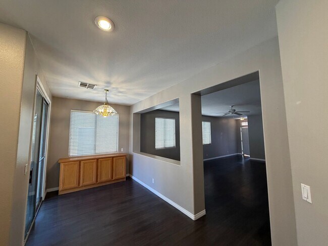 Building Photo - Beautiful 3 Bedroom 2 Bath Single Story Three Bedroom in Spring Mountain Ranch!