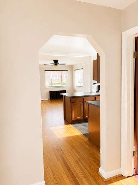 Building Photo - 637 Maple Dr