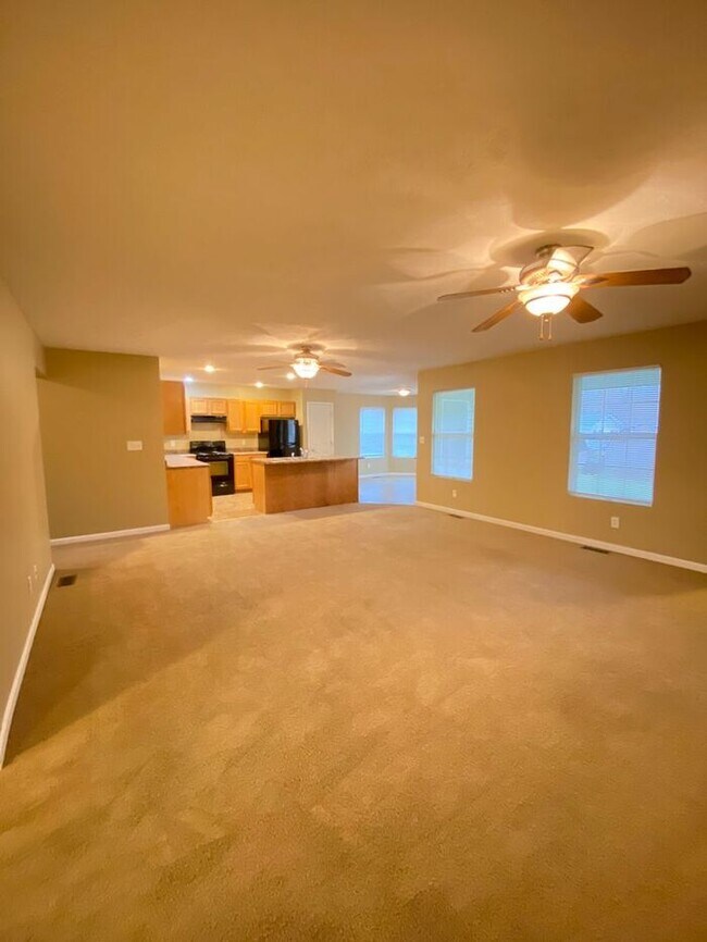 Building Photo - Open Concept 4 Bedroom Home & PETS WELCOME!!!
