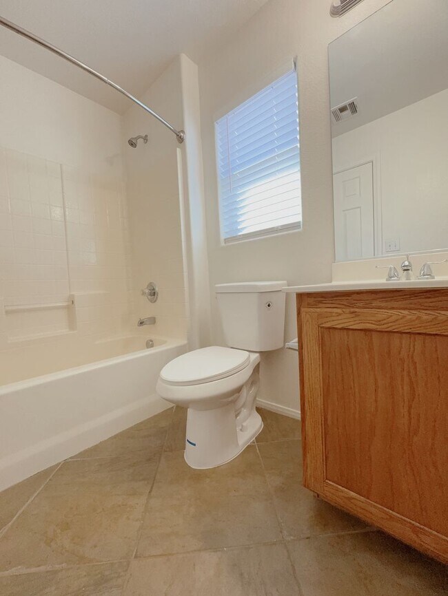 Building Photo - 3 Bed 2.5 Bath Single House near Rainbow 215