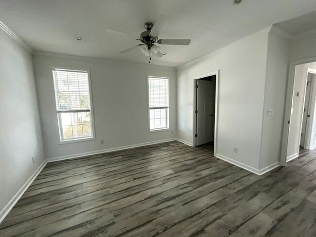 Building Photo - 115 N Lake Dr
