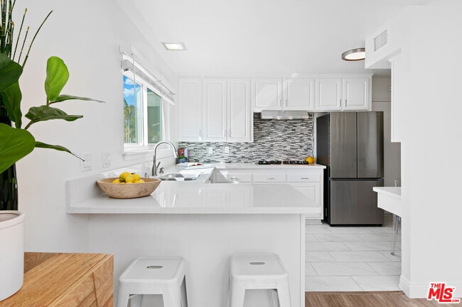 Building Photo - 3636 Oceanhill Way