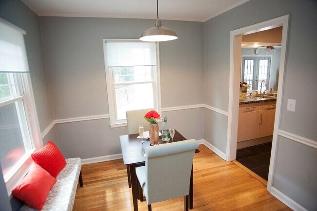 Building Photo - 1089 United Ave SE