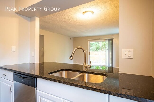 Building Photo - 970 Quay Ave