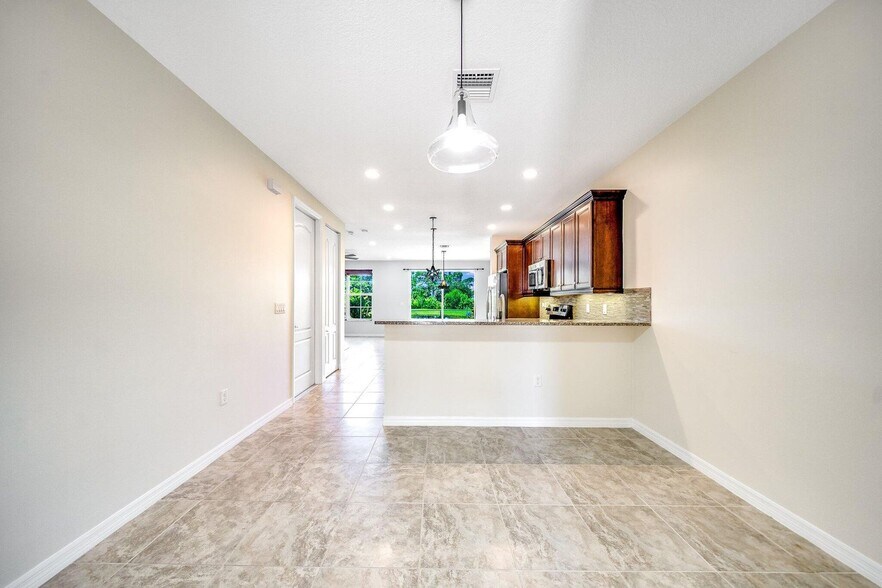 Building Photo - 4543 Tara Cove Way