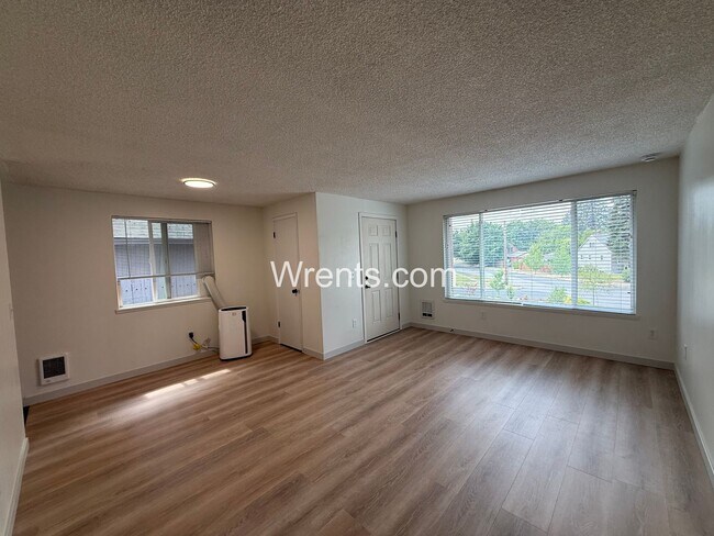Building Photo - 104-104 W Cora Ave