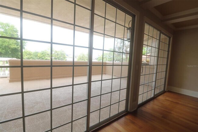 Building Photo - 1110 W Ivanhoe Blvd