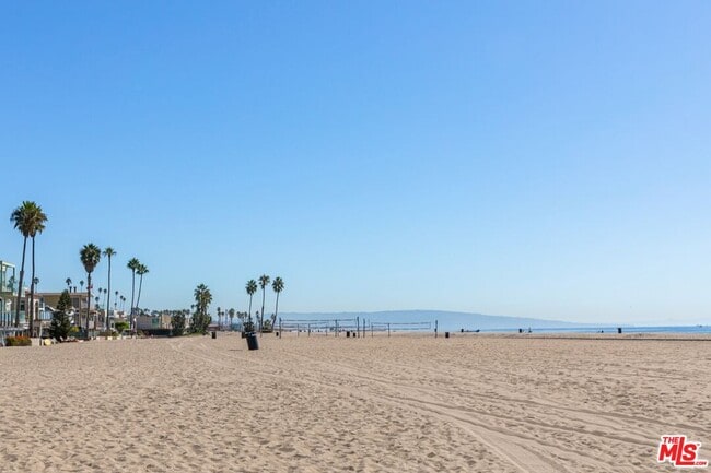 Building Photo - 122 Montreal St