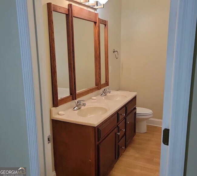 Building Photo - 4770 Colham Ferry Rd