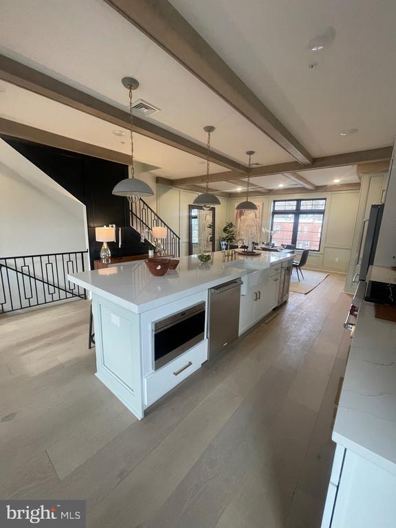 Building Photo - 7519R Ridge Ave